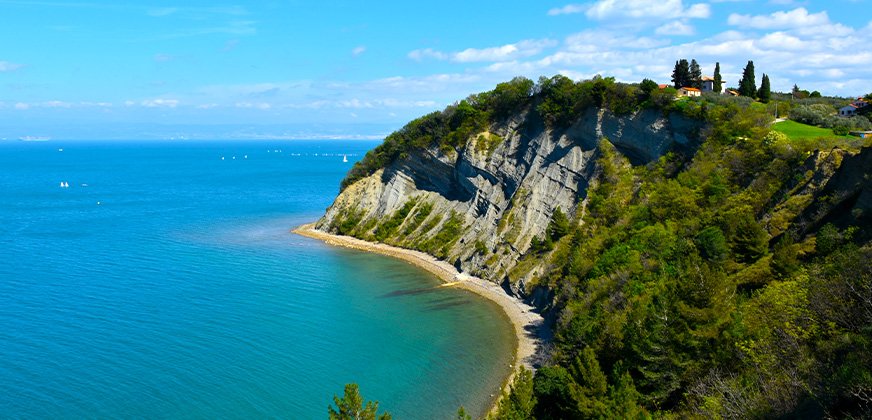 de maanbaai aan de Sloveense kust