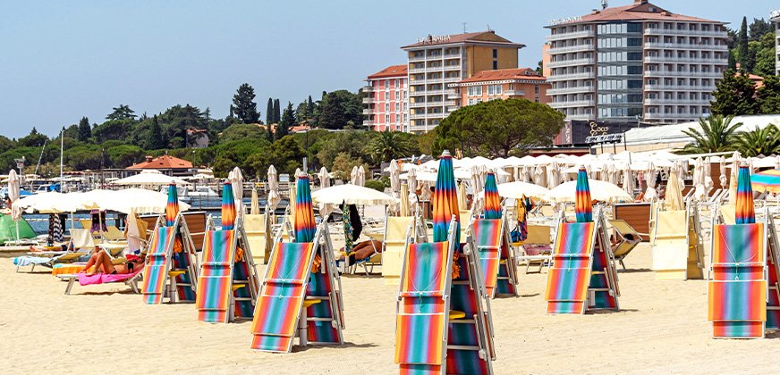 Portoroz strand aan de Sloveense kust