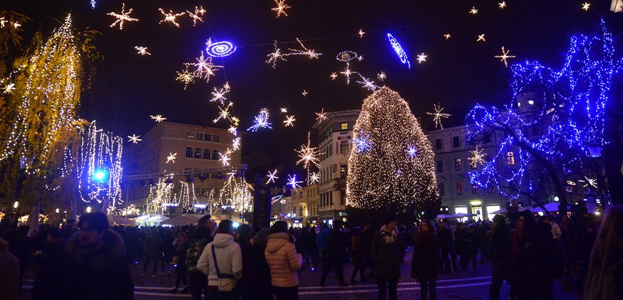 Kesrmarkt tijdens de winter in Ljubljana de hoofdstad van Slovenië