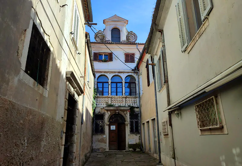 Het Barbabianca paleis van Koper in Slovenië