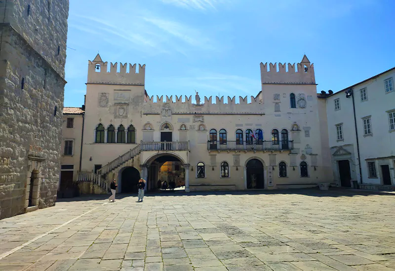 Het Praetorian paleis aan het Titoplein van Koper in Slovenië