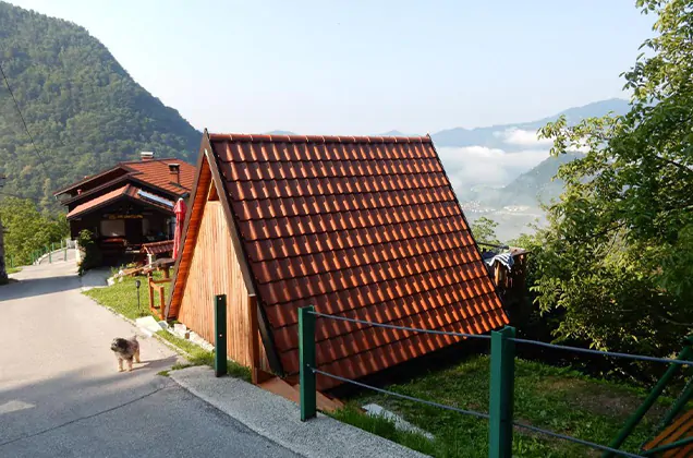 Ligging van glampinghuisje Glamping Tinka in de Soča vallei van het Triglav Nationaal Park in Slovenië