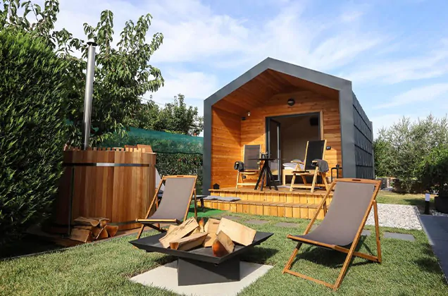 Glamping hut van Healthy House Glamping nabij Koper aan de Sloveense kust in Slovenië