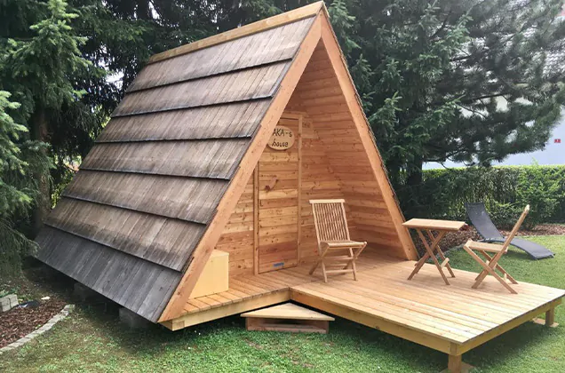 glampinghut van Glamping houses J-Max in Bled bij het Triglav Nationaal Park in Slovenië
