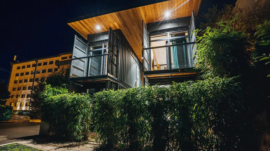 Buitenkant van City Glamping ONE66 in Ljubljana de hoofdstad van Slovenië