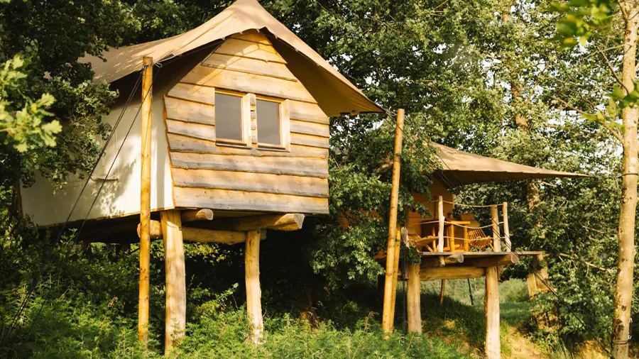 Glamping hut van Lakeside Glamping Mažijev Grič vlak buiten Ljubljana de hoofdstad van Slovenië
