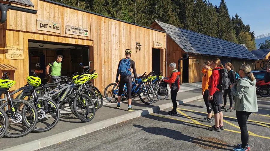 fietsverhuur en onderhoud op Ribno Luxury Glamping bij het meer van Bled in Slovenië